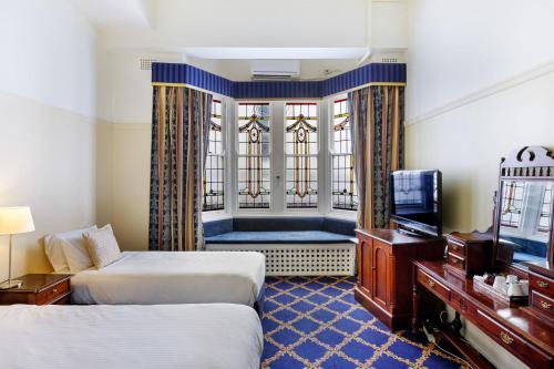 Ένα ή περισσότερα κρεβάτια σε δωμάτιο στο Carrington Hotel