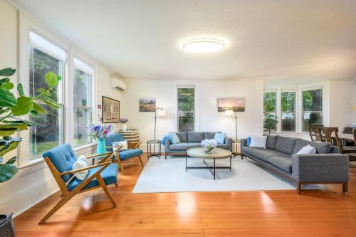 Χώρος καθιστικού στο Latourette Estate