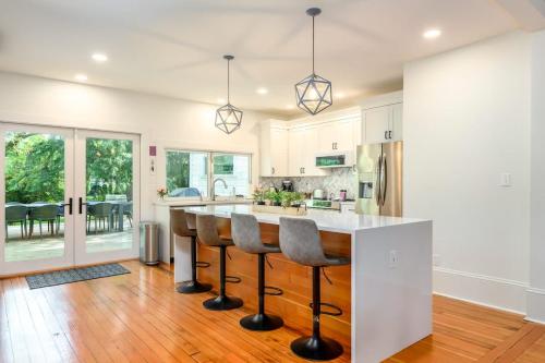 Η κουζίνα ή μικρή κουζίνα στο Latourette Estate