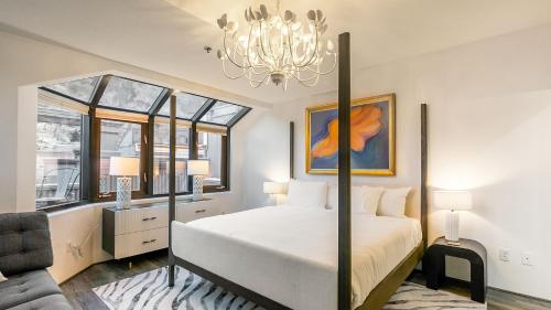 Ένα ή περισσότερα κρεβάτια σε δωμάτιο στο New San Juan 303 by AvantStay Modern Penthouse w Deck Overlooking Main Street