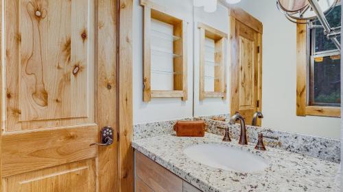 Φωτογραφία από το άλμπουμ του Arroyo by AvantStay Peaceful Mountain Townhouse w Large Private Balcony σε Kingswood Estates