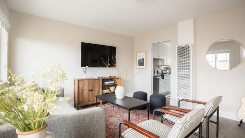 a living room with a couch and a table at Seashore VII by AvantStay Modern La Jolla Flat 5mins from the Beach in San Diego