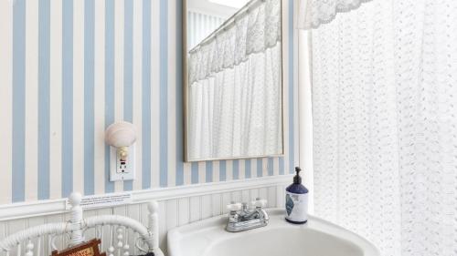 Φωτογραφία από το άλμπουμ του Comfy Coastal Cottage by AvantStay Mountain View σε Freeland