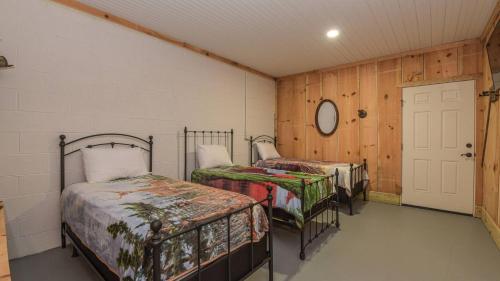 Una cama o camas en una habitación de Charming Blue Ridge Cabin Private Pond and Waterfall Deer Haven by AvantStay