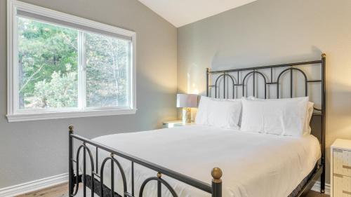 a bedroom with a bed and a window at North Bay by AvantStay Chic Retreat w Peloton in Blue Jay