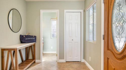 Phòng tắm tại 2 Decks Views Firepit Cozy Modern Relaxing Home Blue Spruce by AvantStay