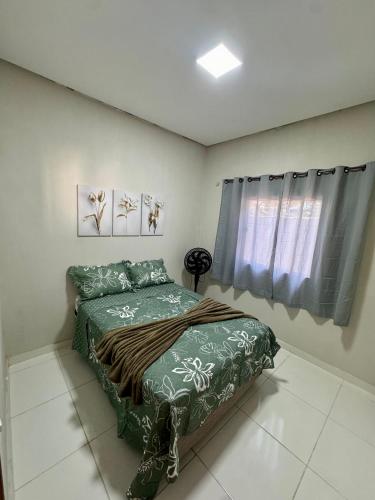 a bedroom with a bed and a window at Brisa das dunas in Tutóia
