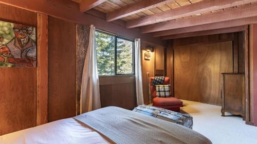 Ένα ή περισσότερα κρεβάτια σε δωμάτιο στο Mt. Jola by AvantStay A 5-minute walk away to Palisades and lifts.