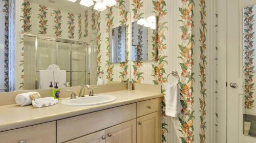 a bathroom with a sink and a mirror at Tropical Dreaming by AvantStay 4 BLKS to Beach Private Pool in Key West