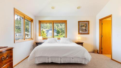 Ένα ή περισσότερα κρεβάτια σε δωμάτιο στο The Majestic Blue View by AvantStay Waterfront