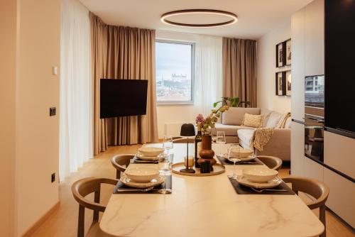 BNB SkyPark Luxe with Balcony