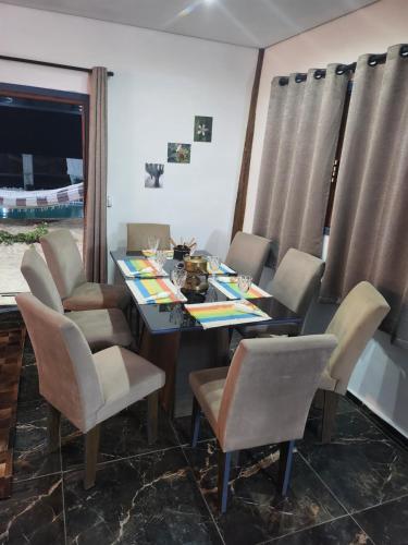 Et opholdsområde på Suítes Sonhos e Requinte