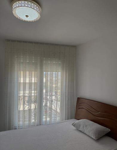 En eller flere senge i et værelse på City View Luxury Apartment