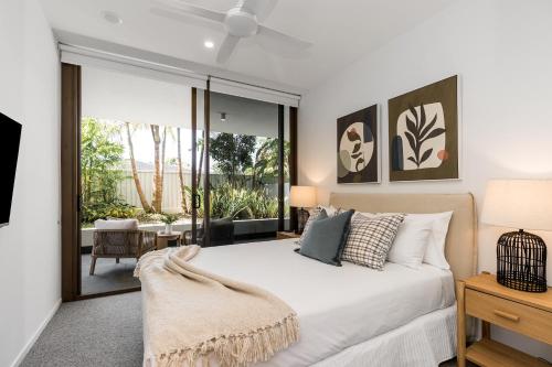 Кровать или кровати в номере Aurelia Byron