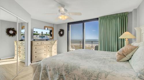 Кровать или кровати в номере 407 A Shipwatch by AvantStay Beach Front Condo w Ocean Views
