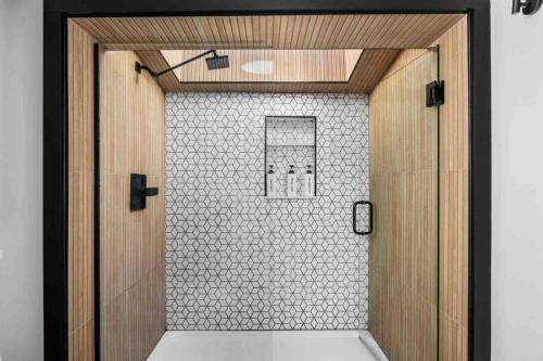 Ένα μπάνιο στο Seabatical on The Strand