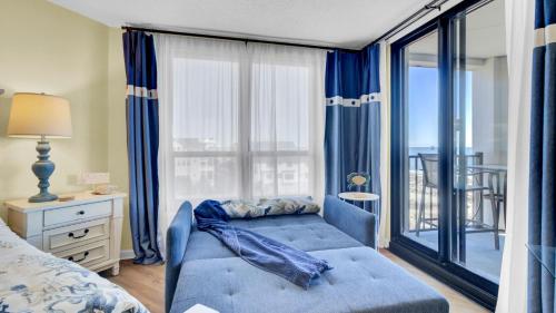 Кровать или кровати в номере 402 Summerhouse by AvantStay Beachfront Condo w Community Pool Access