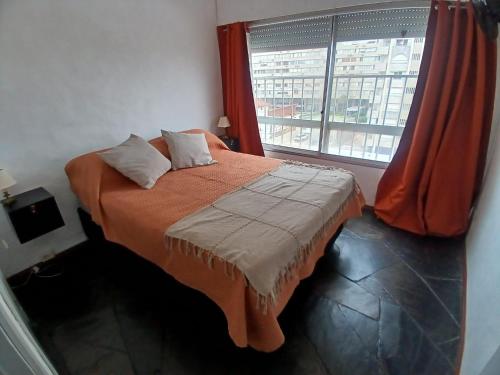 Ένα ή περισσότερα κρεβάτια σε δωμάτιο στο Edificio MICHELANGELO PENINSULA PUNTA DEL ESTE