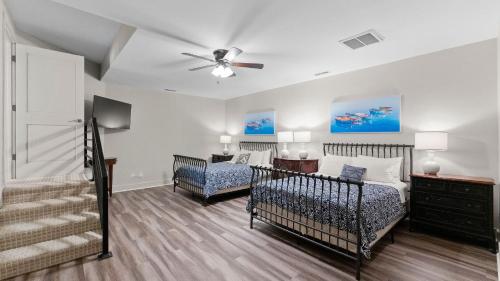 Postel nebo postele na pokoji v ubytování Mi Casa Su Casa by AvantStay Lakefront Escape