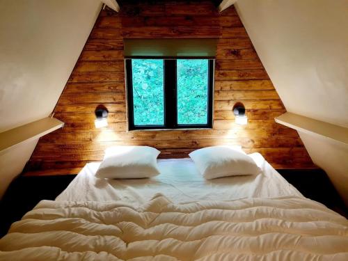 Ένα ή περισσότερα κρεβάτια σε δωμάτιο στο Elegant Chalet Getaway in Ardennes