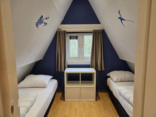 Ένα ή περισσότερα κρεβάτια σε δωμάτιο στο Chalet Hideaway in Durbuy Countryside