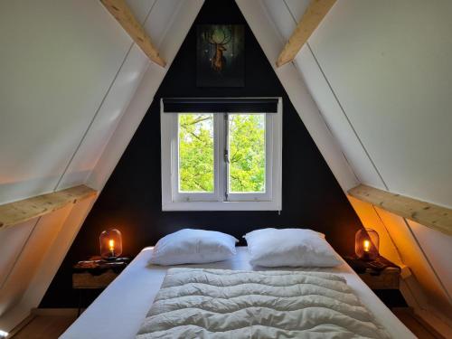 Una cama o camas en una habitación de Stylish Chalet Haven near Durbuy