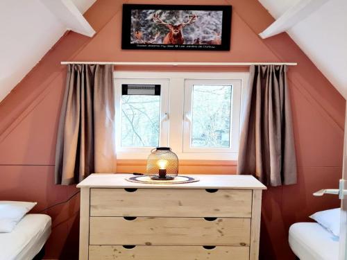 Ένα μπάνιο στο Renovated Ardennes Chalet with Patio