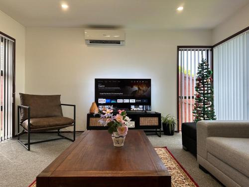 Μια τηλεόραση ή/και κέντρο ψυχαγωγίας στο Carnoustie Calm- A Cosy Wattle Downs Home