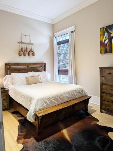 a bedroom with a large bed and a window at Cornerstone West Lower Unit in Savannah
