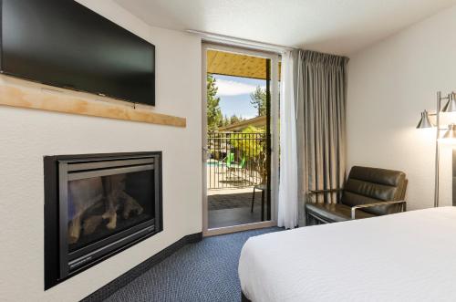 Postel nebo postele na pokoji v ubytování Firelite Lodge