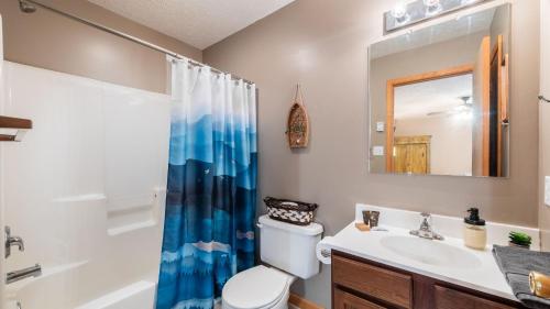 a bathroom with a toilet and a sink and a shower at The Nest at Brier Crest by AvantStay Game Room Expansive Deck Fire Pit in Blakeslee