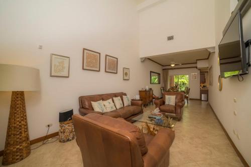 TV a/nebo společenská místnost v ubytování Veranda 1C - 3 bdr 3 bath