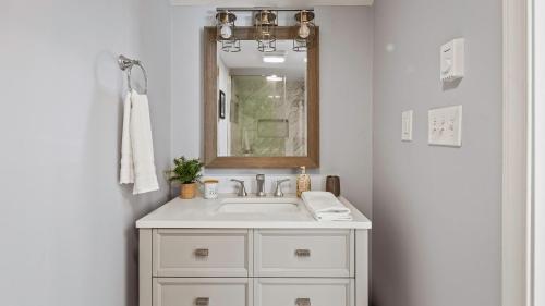 a bathroom with a white sink and a mirror at Slopeside Escape by AvantStay Walk to Ski Lifts Arcade Games Shuffleboard in Tannersville