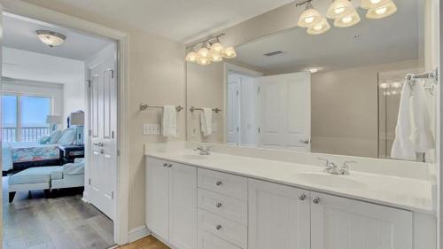 Ванная комната в 301 Ocean Palms by AvantStay Ocean Front Home w Amazing Sea Views