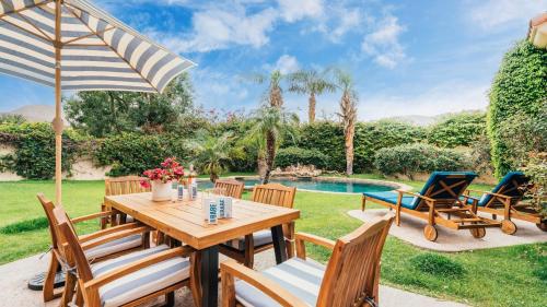 Hồ bơi trong/gần Firefly by AvantStay Spacious Backyard w Pool Hot Tub