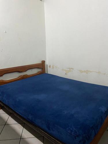 Ένα ή περισσότερα κρεβάτια σε δωμάτιο στο Kitnet na praia de coroados