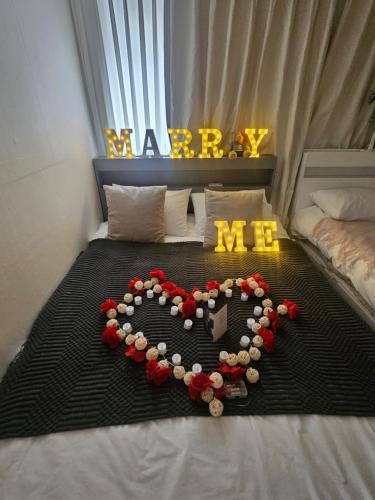 a heart made out of flowers on a bed at Romantic Winter Package , K-Culture Experience Itaewon 7min,2F Korean Culture Zone ,Terrace , K-Ramen Challenge in Seoul