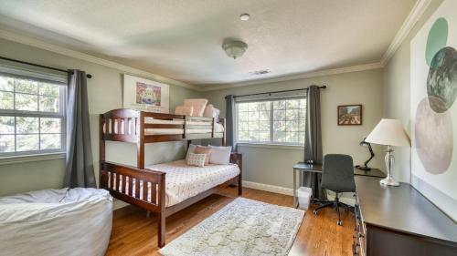 a bedroom with a bunk bed and a desk at Casa Osito by AvantStay Pool Hot Tub Outdoor Dining Minutes from Sonoma Plaza in Sonoma