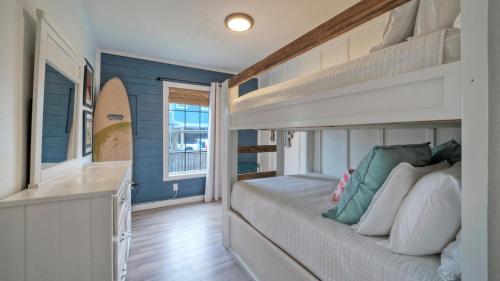 Гостиная зона в Peytons Place by AvantStay Walk to Beach