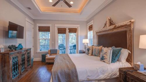 Postel nebo postele na pokoji v ubytování No Shady Beaches by AvantStay Seacrest Beach Pool Bikes