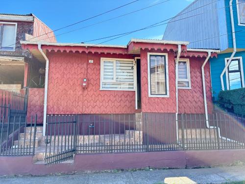 El edificio en el que está la casa vacacional