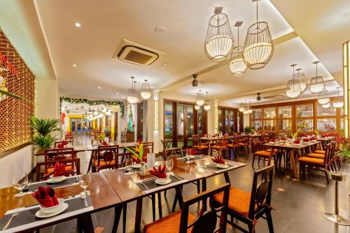 Restaurace v ubytování RiverTown Hoi An Resort & Spa