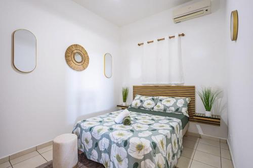 En eller flere senge i et værelse på Villa Sun View