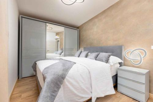 Apartment with A - C Radici - Malinska-Insel Krk 55032