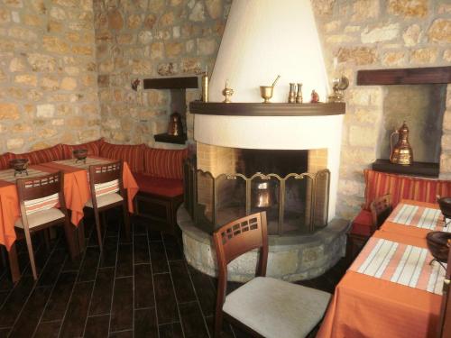 Un restaurant sau alt loc unde se poate mânca la Hagiati Guesthouse