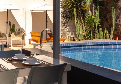 Piscina a Hostel Pimampiro o a prop