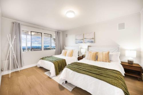 Postel nebo postele na pokoji v ubytování Luxury Bellevue 2B Basement w Stunning View