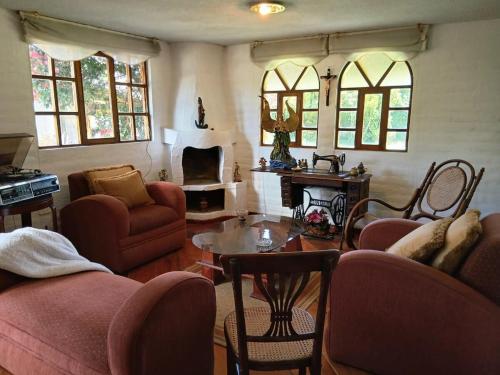 Χώρος καθιστικού στο Casa de campo familiar con jardin y asadero