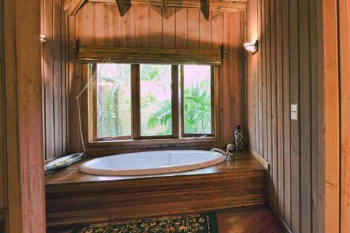 a large bath tub in a room with a window at Mariposa del Mar Oceanfront villa with private pool in Juticalpa