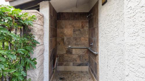 O baie la Coastal Retreat w Pool Spa BBQ Near Beaches Golf Courses Ritz Pointe Condo by AvantStay